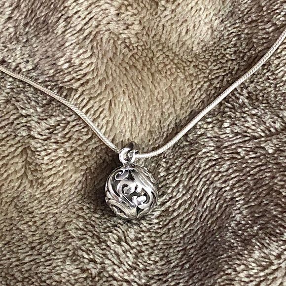 Vintage Sterling Silver Scroll Cutout Round Pendant w/ Snake Chain Necklace - Picture 4 of 7